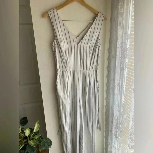 ANTONIO MELANI White Stripe Jumpsuit Size 4 Sleeveless Wide Leg Belted V Neck - Picture 2 of 9